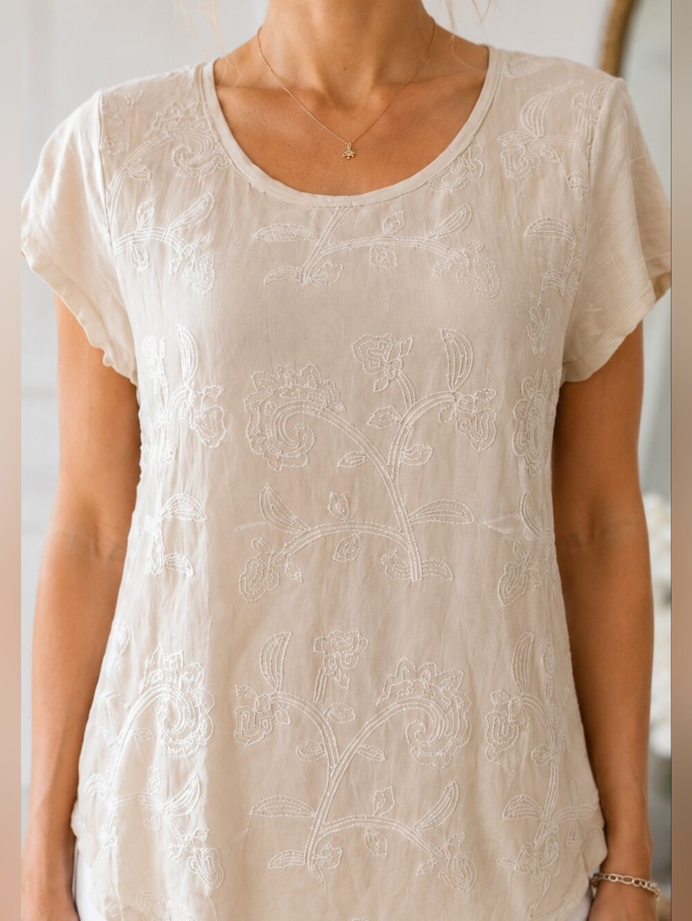 Chico's Embellished Embroidered Neutral Lined Beige Top Size 0 (US Small) - Picture 3 of 9